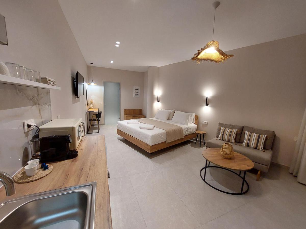 Phoenix Apartments Parga Esterno foto