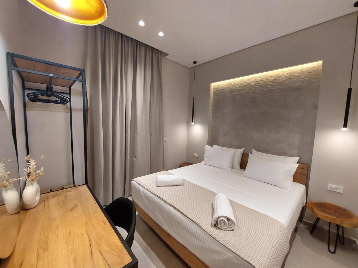 Phoenix Apartments Parga Esterno foto