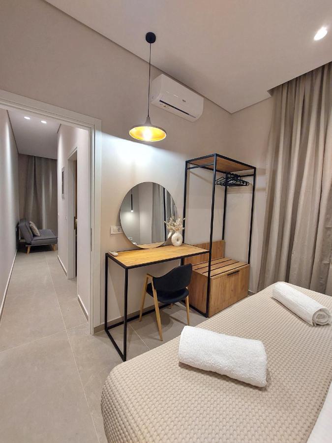 Phoenix Apartments Parga Esterno foto